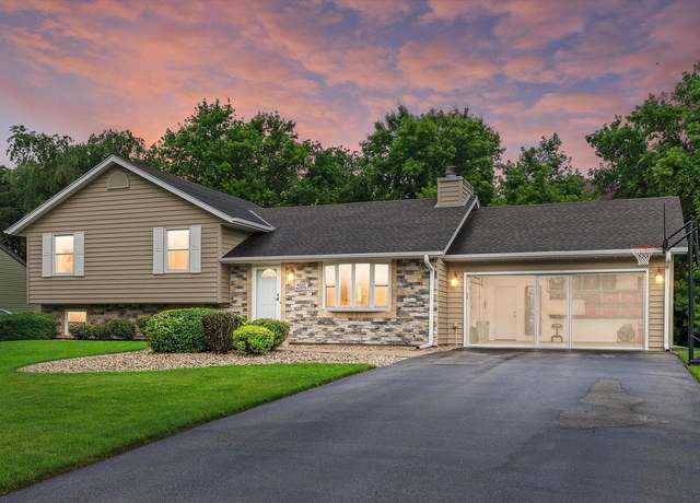 Property at W227N2573 Meadowood Ln, Waukesha, WI 53186, 4 beds, 2 baths