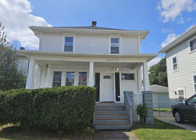 Property at 1820 Holmes Ave, Racine, WI 53403, 3 beds, 1 bath