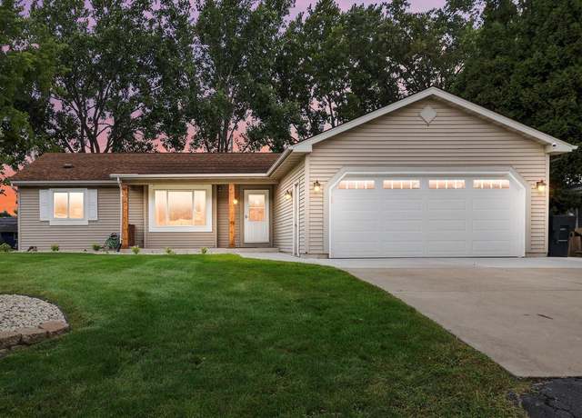 Property at 2812 Stonebridge Dr, Racine, WI 53404, 3 beds, 2 baths