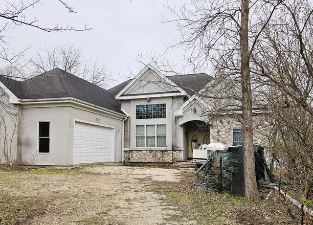 Property at 1835 N Davies Dr, Summit, WI 53066, 2 beds, 3 baths