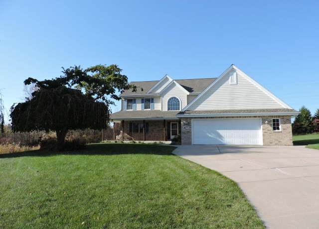 Property at 8367 S Benjamin Dr, Oak Creek, WI 53154, 3 beds, 3 baths