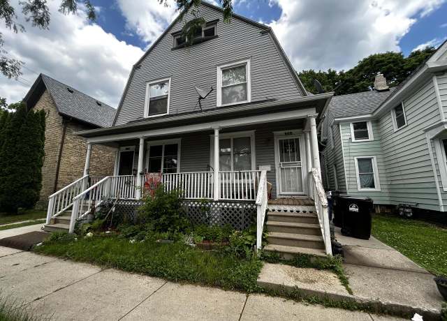 Property at 903 Villa St, Racine, WI 53403, 8 beds, 3 baths