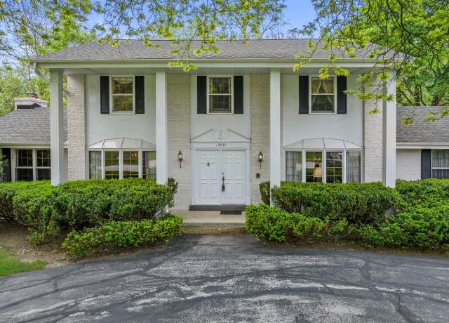 Property at 15075 Kings Ridge Ct, Brookfield, WI 53005, 4 beds, 2.5 baths
