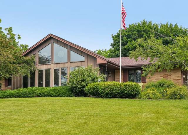 Property at S46W22428 Tansdale Rd, Waukesha, WI 53189, 3 beds, 2 baths