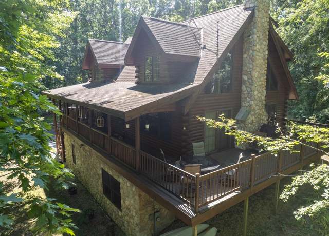 Property at N5025 Arrowhead Ct, Juneau, WI 53039, 3 beds, 2.5 baths