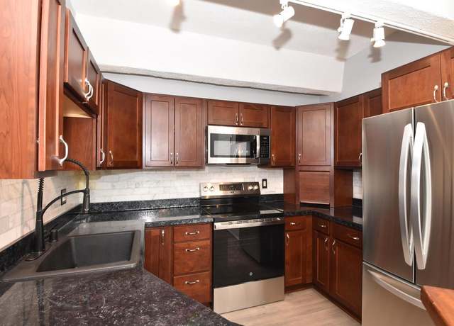 Property at 270 E Highland Ave #512, Milwaukee, WI 53202, 1 bed, 1 bath
