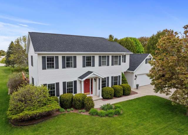 Property at 810 Indian Creek Dr, Manitowoc, WI 54220, 4 beds, 3.5 baths