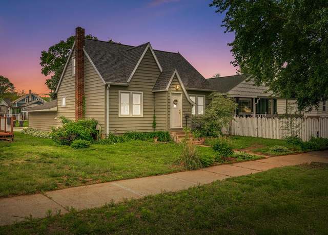 Property at 2118 Charles St, La Crosse, WI 54603, 3 beds, 1 bath