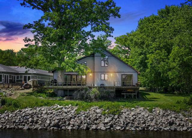 Property at 218 Shore Acres Rd, La Crescent, MN 55947, 4 beds, 2 baths