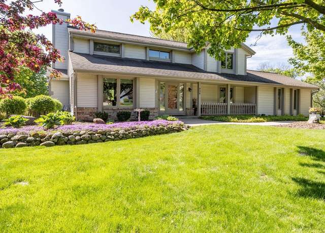 Property at 936 Elmwood Way Ct, Hubertus, WI 53033, 4 beds, 3 baths