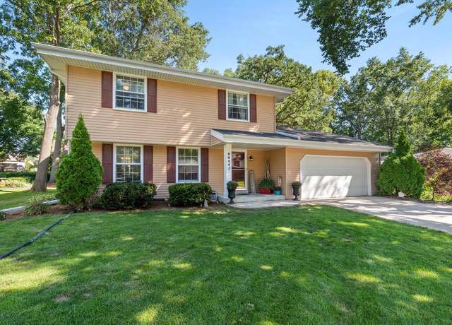 Property at 8044 W Beacon Hill Dr, Franklin, WI 53132, 4 beds, 2.5 baths