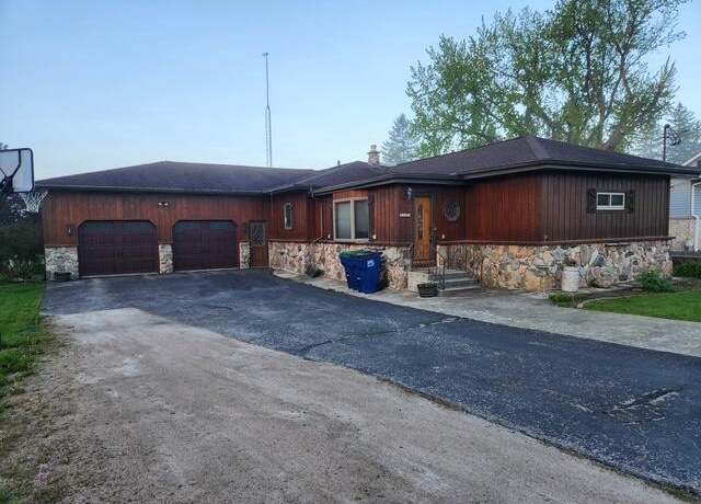Property at 612 Fond Du Lac St, Mount Calvary, WI 53057, 3 beds, 2.5 baths