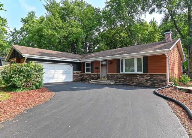 Property at 721 Oak Ridge Ct, Waukesha, WI 53188, 3 beds, 2 baths