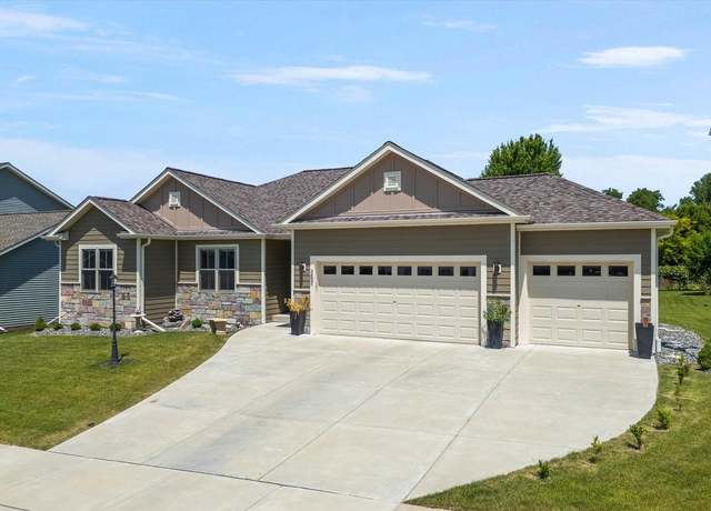 Property at 262 Thomas Trl, Oconomowoc, WI 53066, 3 beds, 3 baths