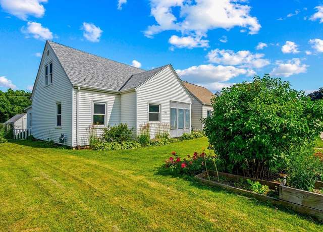 Property at 3218 S Chase Ave, Milwaukee, WI 53207, 3 beds, 1.5 baths