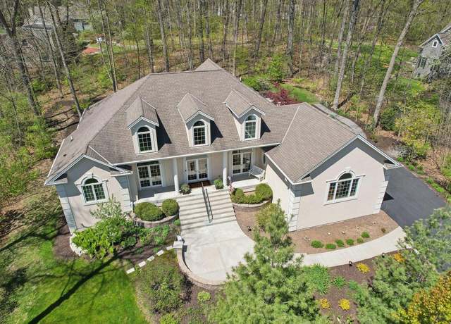 Property at 585 Meadow Ln, Elm Grove, WI 53122, 4 beds, 3.5 baths