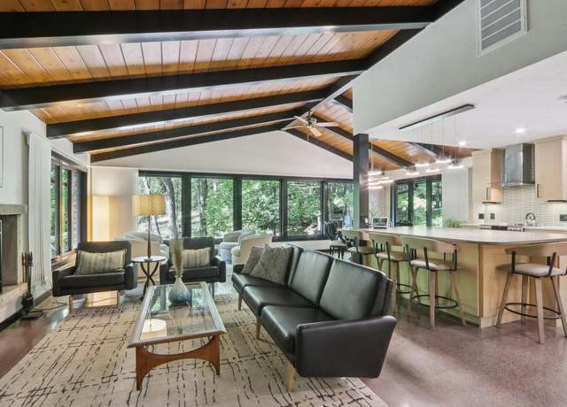 Property at 1265 Valley Ridge Dr, Brookfield, WI 53005, 4 beds, 3.5 baths