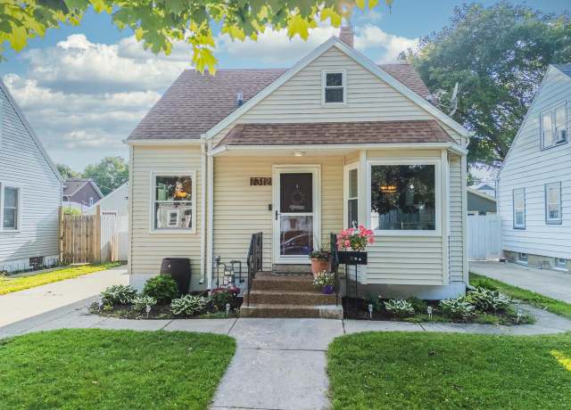 Property at 7312 33rd Ave, Kenosha, WI 53142, 3 beds, 3 baths