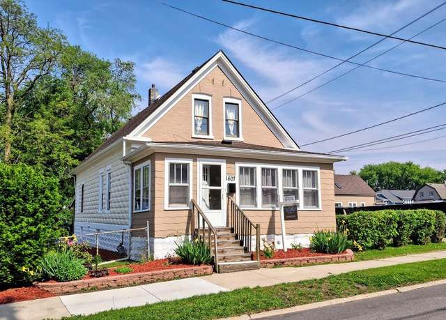 Property at 1607 13th Ave, South Milwaukee, WI 53172, 3 beds, 1.5 baths