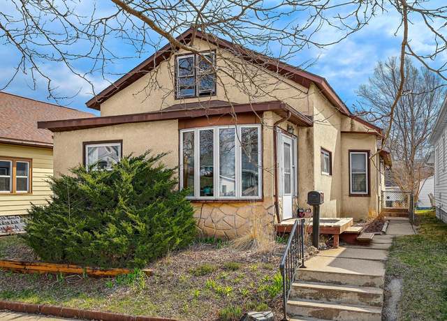 Property at 1710 Loomis St, La Crosse, WI 54603, 3 beds, 1 bath