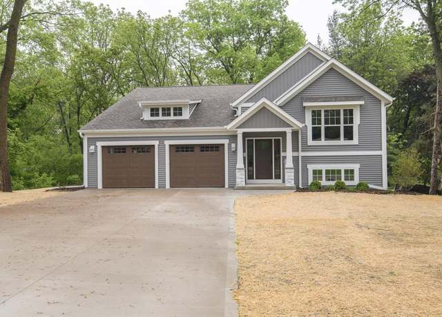 Property at W241N6316 Oak Dr, Sussex, WI 53089, 4 beds, 3.5 baths