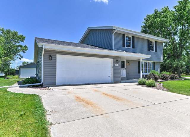 Property at 8940 S Patricia Blvd, Oak Creek, WI 53154, 3 beds, 2.5 baths