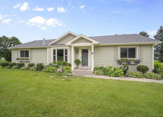 Property at W257S4628 Wood Lilly Ln, Waukesha, WI 53189, 3 beds, 2 baths