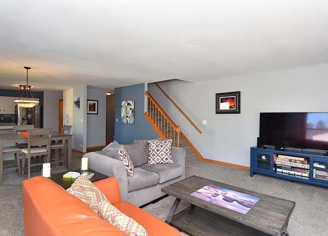 Property at 1232 Sunnyridge Rd, Pewaukee, WI 53072, 2 beds, 2.5 baths