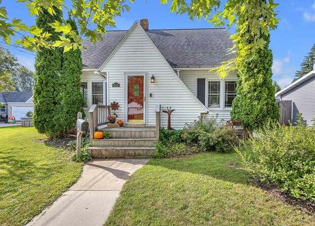 Property at 1513 E Harriet St, Appleton, WI 54915, 3 beds, 1 bath