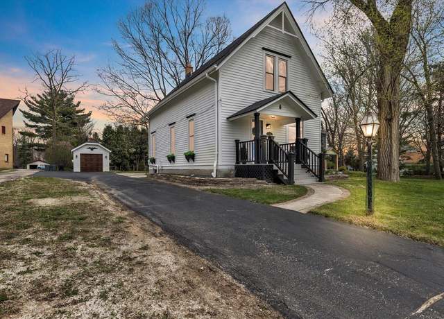 Property at 2380 N Brookfield Rd, Brookfield, WI 53045, 3 beds, 2 baths