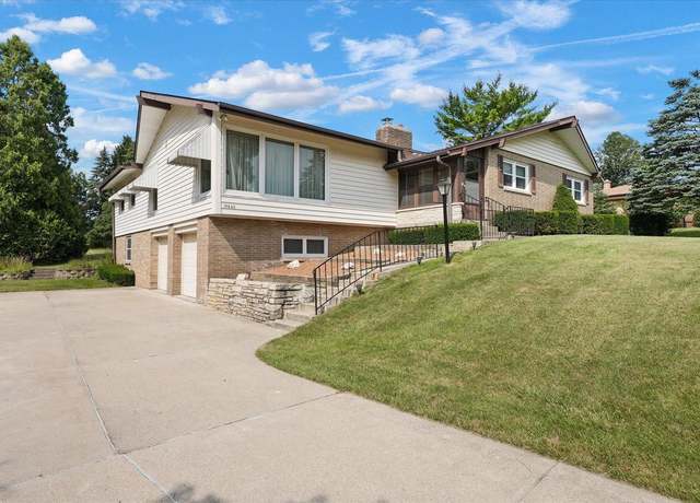 Property at 15640 Brookhill Dr, Brookfield, WI 53005, 3 beds, 1.5 baths