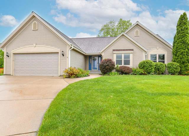 Property at 884 Joshua Ct, Pewaukee, WI 53072, 3 beds, 3 baths