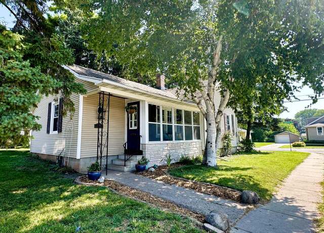 Property at 704 Bismarck Ave, Oshkosh, WI 54902, 2 beds, 1 bath