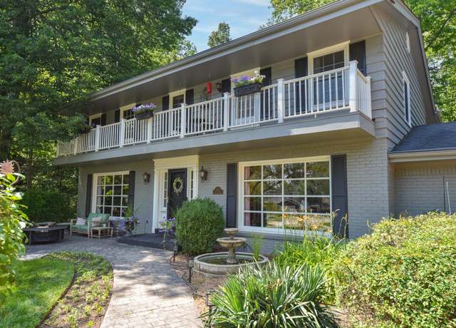 Property at 3424 W Riviera Ct, Mequon, WI 53092, 5 beds, 4 baths