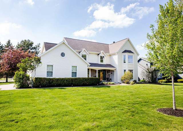 Property at 795 Greenway Ter, Hartland, WI 53029, 4 beds, 3 baths