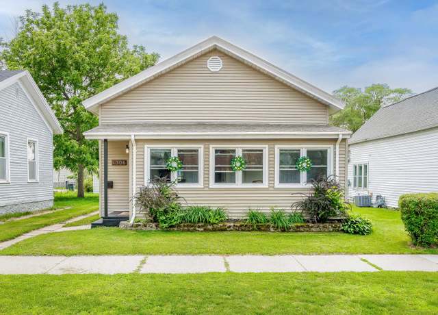 Property at 1308 Redfield St, La Crosse, WI 54601, 2 beds, 1 bath