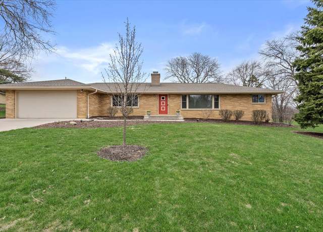 Property at 15230 Arrowhead Pl, Brookfield, WI 53005, 3 beds, 2 baths