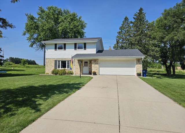 Property at 1535 Green Valley Rd, Grafton, WI 53024, 3 beds, 1.5 baths
