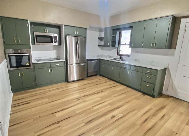 Property at 2846 N Vel R Phillips Ave, Milwaukee, WI 53212, 5 beds, 4 baths
