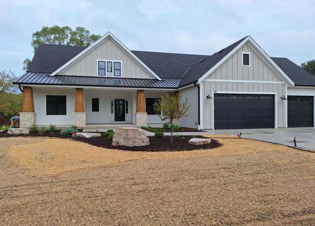 Property at 624 Green Bay Rd, Thiensville, WI 53092, 4 beds, 3.5 baths