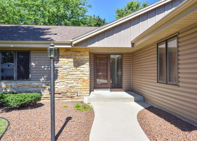 Property at 4585 S Delphine Dr, New Berlin, WI 53151, 3 beds, 2.5 baths