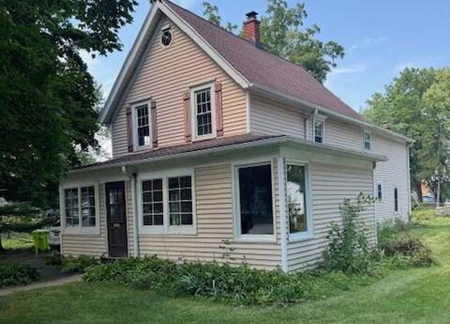 Property at 552 E Capitol Dr, Hartland, WI 53029, 4 beds, 1.5 baths