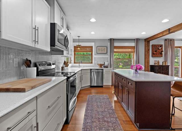 Property at 1280 Harvey Ave, Brookfield, WI 53005, 3 beds, 2 baths