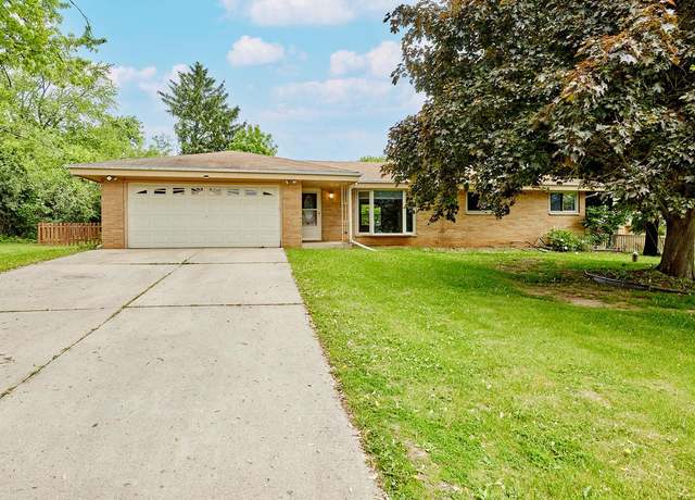 Property at 15200 High Knoll Ln, Brookfield, WI 53005, 3 beds, 1.5 baths