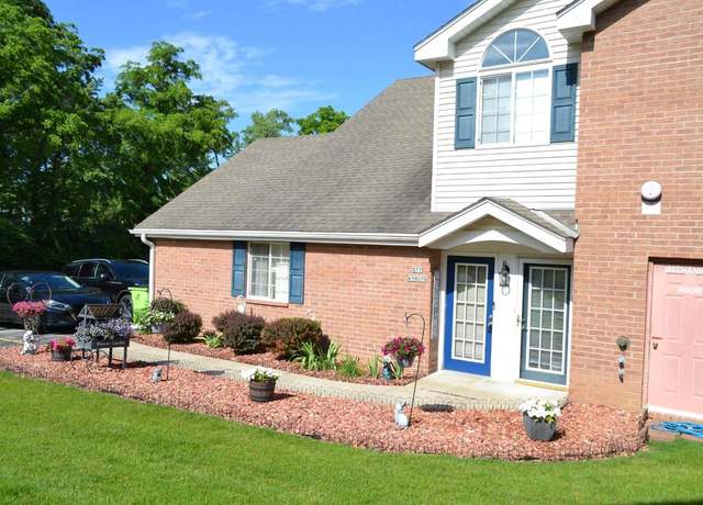 Property at S77W19375 Lakewood Dr, Muskego, WI 53150, 2 beds, 2 baths