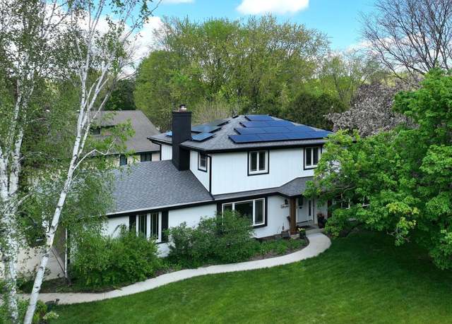 Property at W221N2722 Timberwood Ln, Waukesha, WI 53186, 3 beds, 2.5 baths