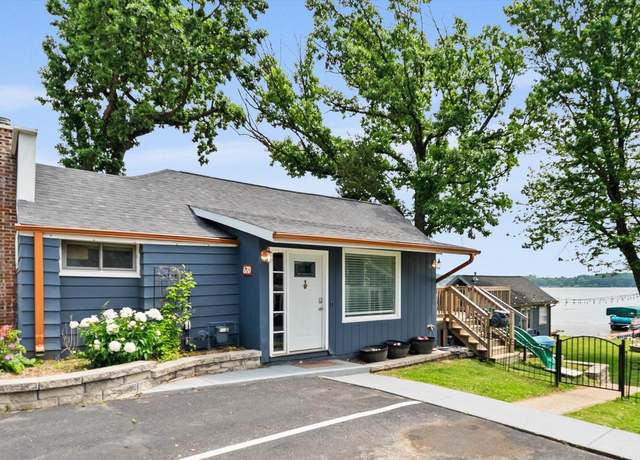Property at 620 Kopmeier Dr, Pewaukee, WI 53072, 3 beds, 2 baths
