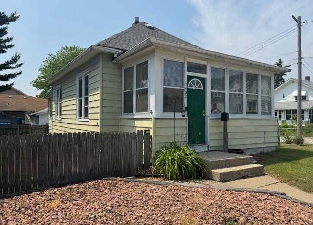 Property at 7402 8th Ave, Kenosha, WI 53143, 2 beds, 1 bath