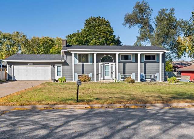 Property at 2919 Robin Hood Dr, La Crosse, WI 54601, 5 beds, 3 baths