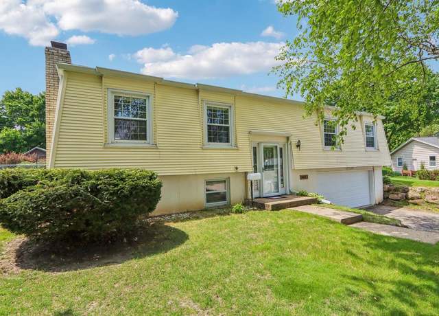 Property at 110 Valley View Ct, Verona, WI 53593, 3 beds, 2.5 baths